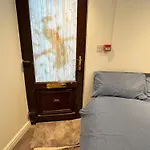 The Peacock Studio 7 Mins From Luton Airport