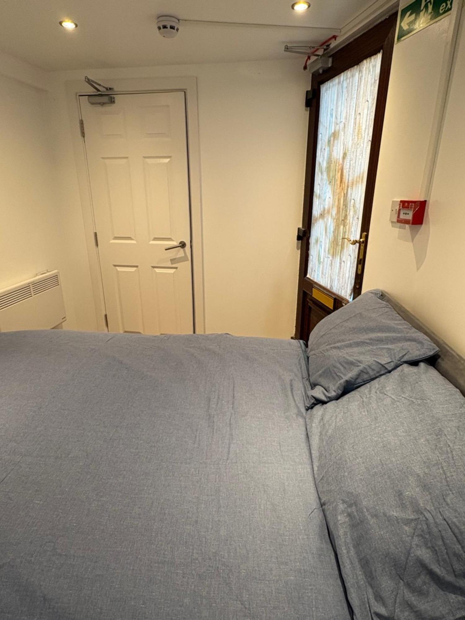 The Peacock 7 Mins From Luton Airport Apartment *